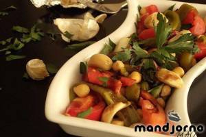 Салата от нахут с печен чесън и балсамова редукция