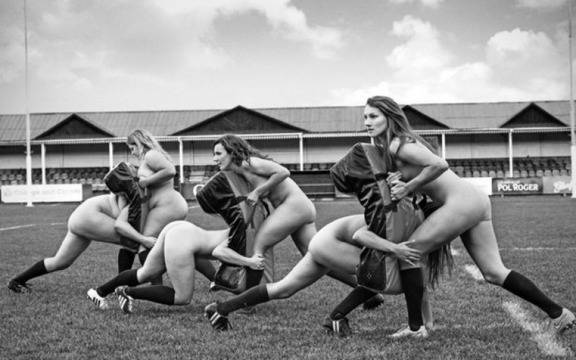 Ръгбистки се съблякоха благотворително (СНИМКИ)