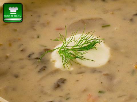 Гъбена крем супа с домашни крутони