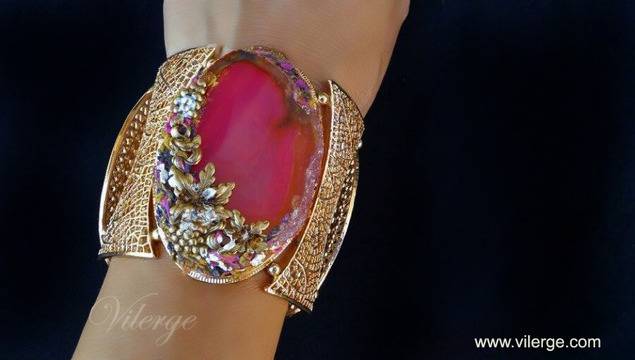 Изискани и стилни идеи за празничната вечер с подарък бижу 14 февруари и 8март