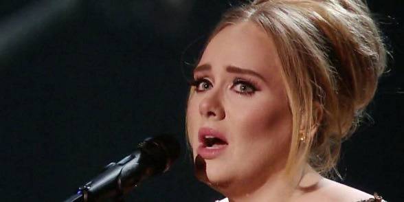 Adele се разплака на концерт в Ню Йорк