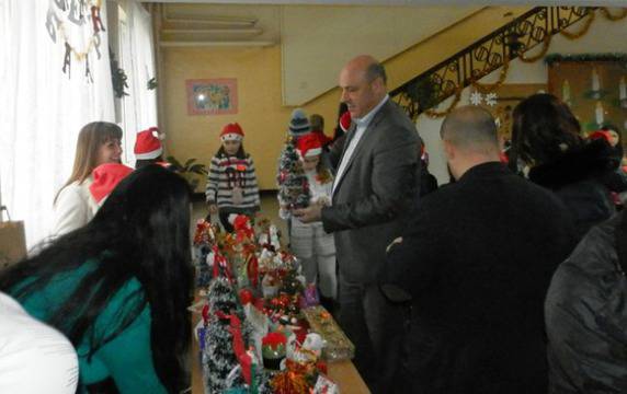 Отвори врати благотворителният коледен базар „Детска звезда“