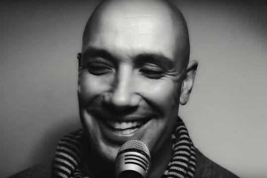 Захари Бахаров в новия клип на „Остава“