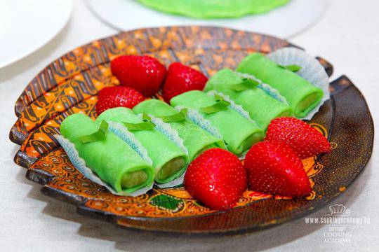 Кокосови палачинки „Дадар гулунг” от Априлия Саптомо