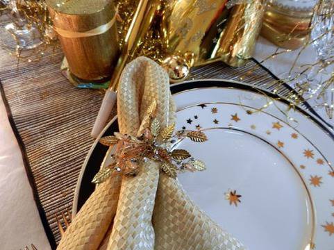 Красива празнична новогодишна трапеза