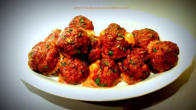 Fork and Spoon Мини кюфтенца с моцарела