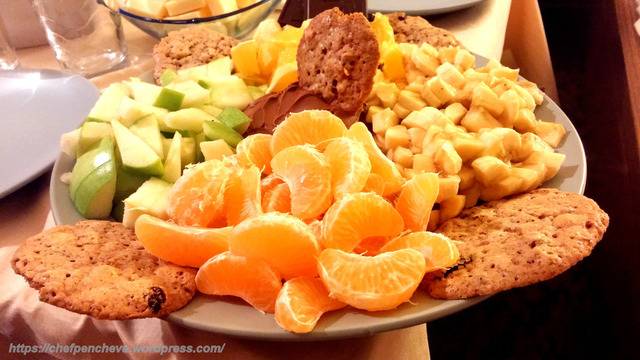 ПЛОДОВА САЛАТА „ЗА ХУБАВ ДЕН“