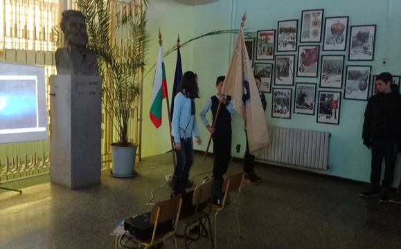 Учениците от ОУ „Христо Ботев“ в Ахелой също почетоха своя патрон