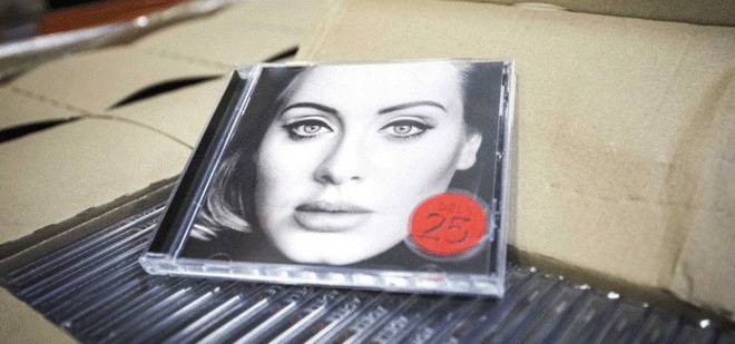 Адел би рекорда за най-много продажби в САЩ