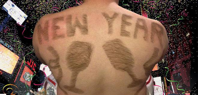 Мъж пусна календар с картини на косматия си гръб