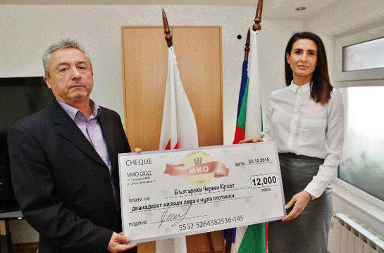 Актрисата Илиана Лазарова дари радост на БЧК-Пазарджик