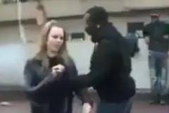 Мигранти заснеха клип, в който се гаврят с момиче(ВИДЕО)