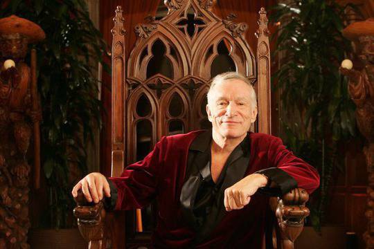 Хю Хефнър продава имението „Плейбой“