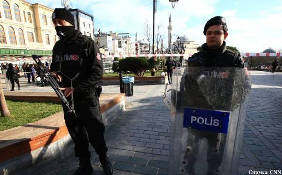 Мощен взрив разтърси туристическия център на Истанбул