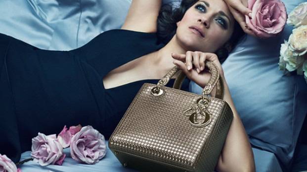 Dior обяви, че открадната чанта струва не $4000, а $26 000.