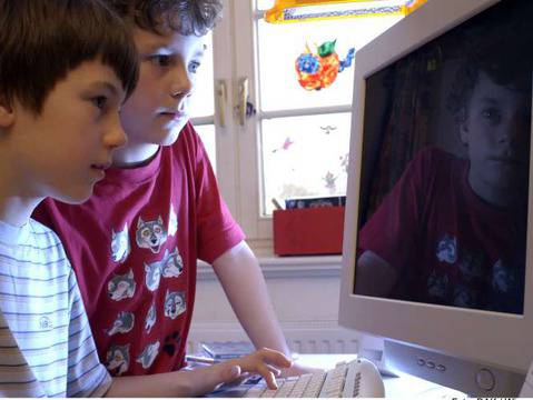 Светлината от джиесеми и лаптопи причинява безсъние