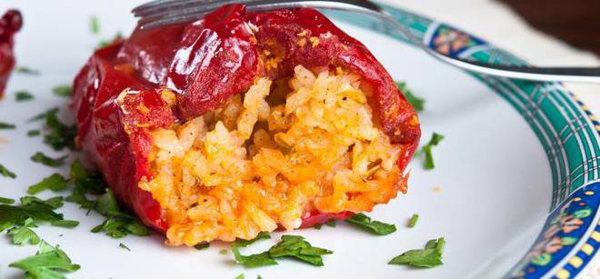 Пълнени чушки със сушени плодове