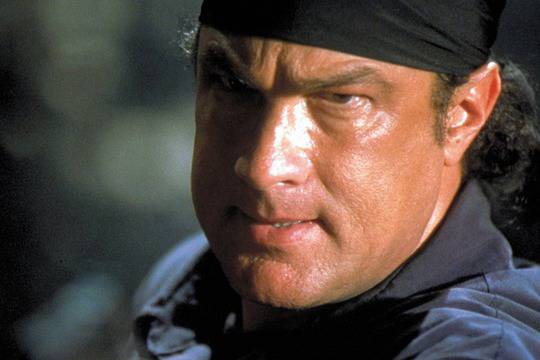 Стивън Сегал изневери на България