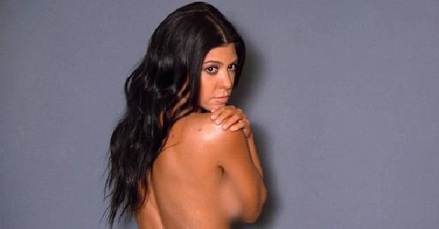 Не са необходими дрехи! Кортни Кардашиян по стъпките на сестра си Ким (снимки)