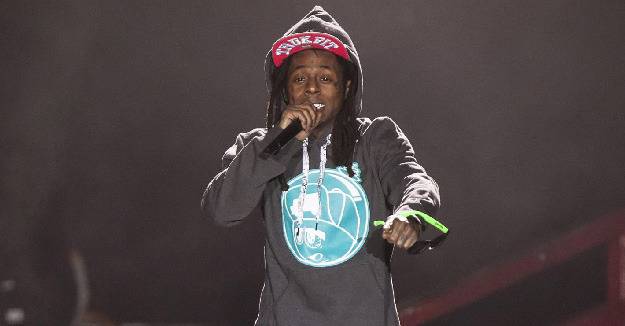 Лил Уейн, хвърля микрофон и си тръгва от участие (видео)