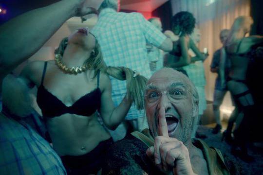 Зуека стана дядо за клипа на Криско „Наздраве“