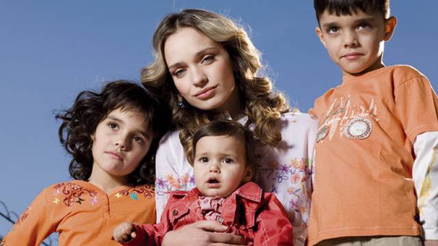 Предстоящите звездни бебета за 2016-а (Снимки)