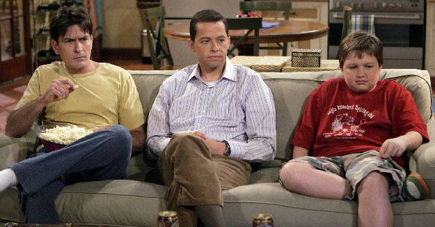 Как изглеждат днес героите от сериала “Двама мъже и половина”