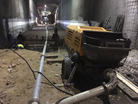 Транспортиране на бетон в тунела на метростанция „Витоша“