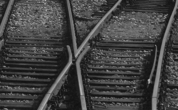 Товарен влак се обърна на гарата в Дупница, девет вагона извън релсите