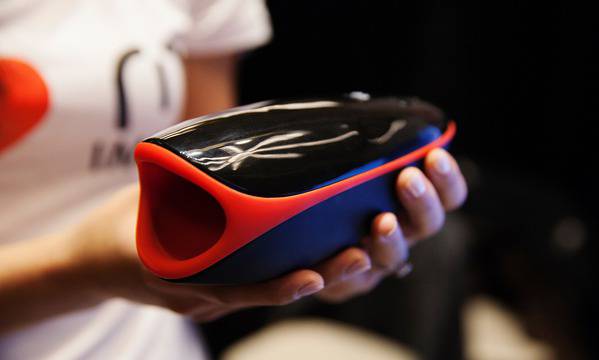 Нещо за уикенда, сър? Вибратор с “Блутут” моля!