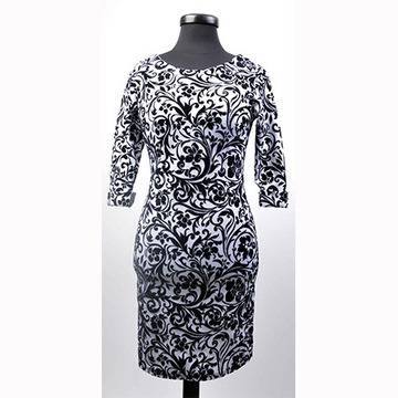 Вталена дамска рокля с фигурки