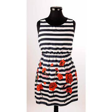 Рокля раирана с карамфили