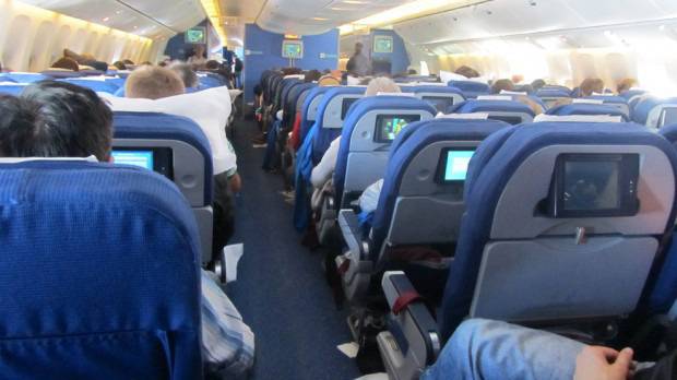 Руснак се заклещи в самолетна тоалетна, взеха го за терорист