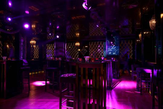 МНОГО МУЗИКА И НОВИ ИЗНЕНАДИ В ОБНОВЕНИЯ НОЩЕН БАР И РЕСТОРАНТ НА ОДРИ