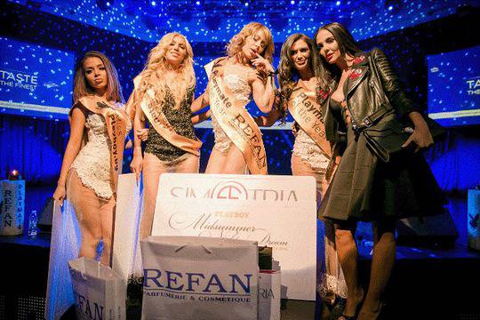 Ася е Playmate of the Year 2015