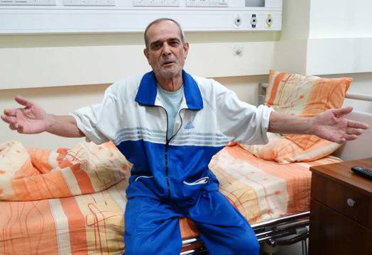 Мъж с рак на пикочния мехур оцеля след смела операция