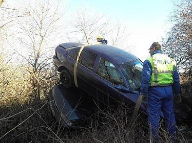 „Опел“ се приземи върху „Форд“ при катастрофа край Симитли (СНИМКИ)