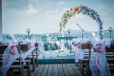 арка и стойки за сватба – балони – доставка и украса, сватбена украса,