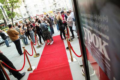 червен килим и вип шпалир под наем