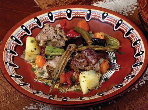 Гювеч със свинско в тава