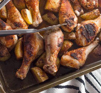 Пилешки бутчета с картофи и бира