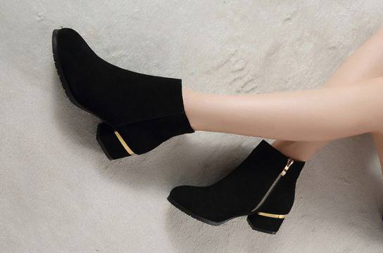 Велурени боти Lola