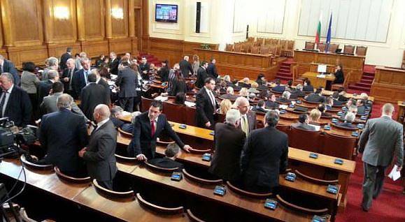 Започват дебатите по вота на недоверие към кабинета „Борисов”