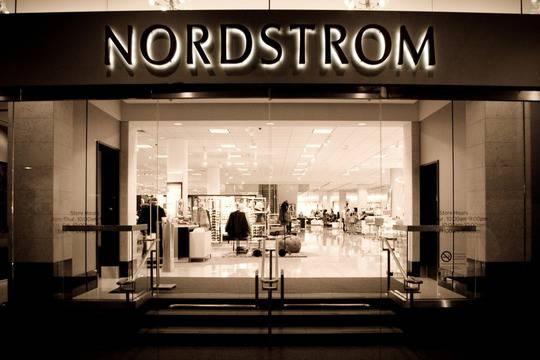 Обувки от Nordstrom Бърза, сигурна доставка до Вашия Дом