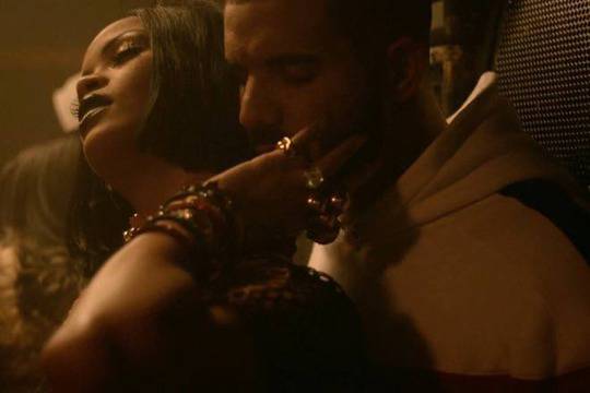 Риана възпява работата с мръсни танци