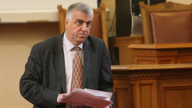 В доклада за КТБ има страховити неща, защо се бавят институциите, пита Румен Гечев