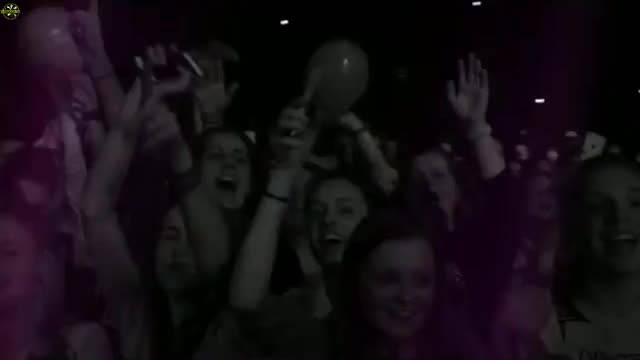 Ellie Goulding – Something In The Way You Move (Live) (2016)