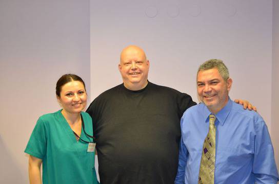 В болница Медлайн спасиха живота на мъж с наднормено тегло след операция лично от д-р Сотирис Гавриил