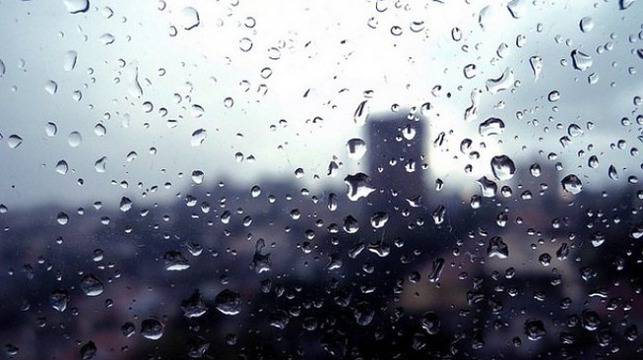 Обявен е жълт код за валежи в 17 области на страната за утре