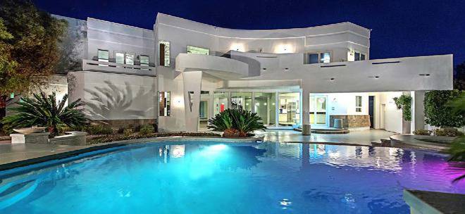 Майк Тайсън продава масивната си къща в Лас Вегас (снимки)